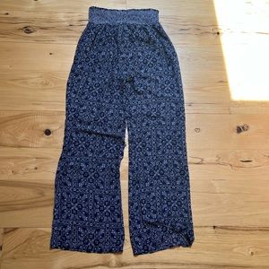 New, never worn! Cute flow pants with shorts under!